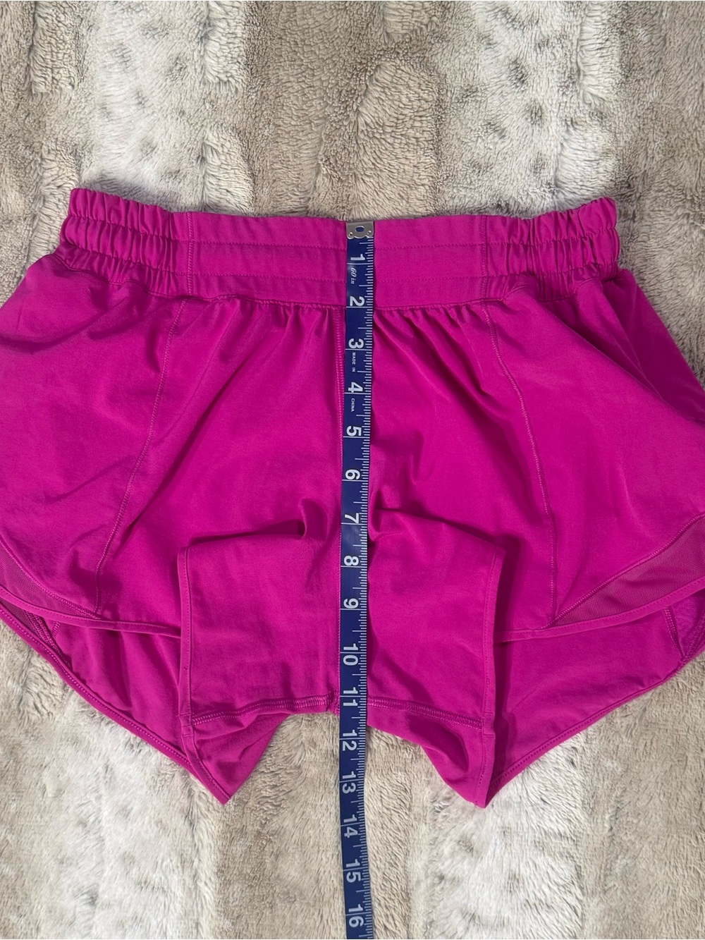 Lululemon Hotty Hot Short II "Long 4" in 
Ripened Raspberry Size 6 - Picture 10 of 16